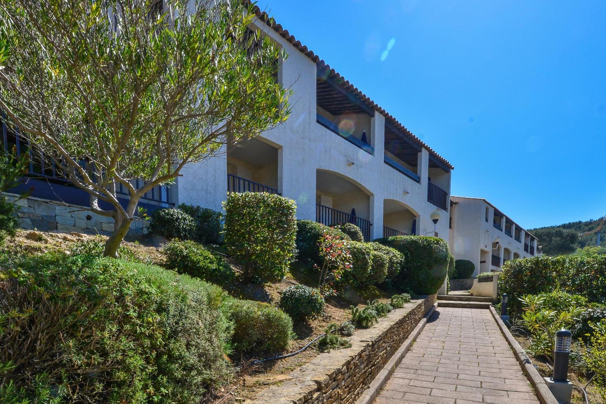 Vvf Residence Saint-Cyr-Sur-Mer Exterior photo